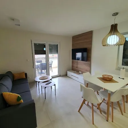 Apartament Datea *