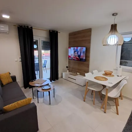 Apartament Datea *